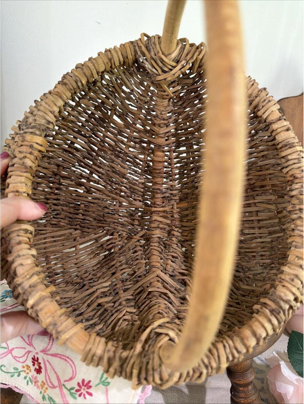 VTG Hand Woven Egg Gathering Butt Buttocks Basket Rustic Farmhouse Cottage 12” - Picture 6 of 9